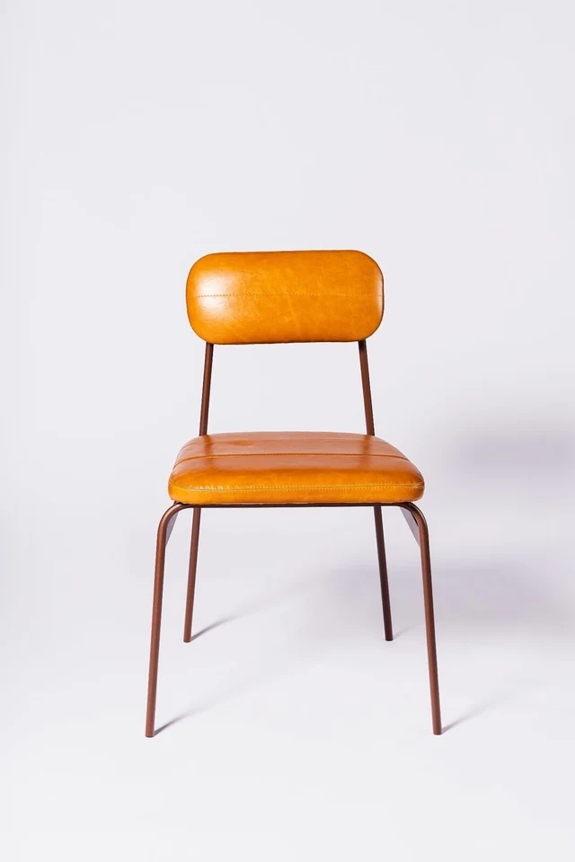 Новый стул Faixa Бернарду Сенны для Estúdio FeW