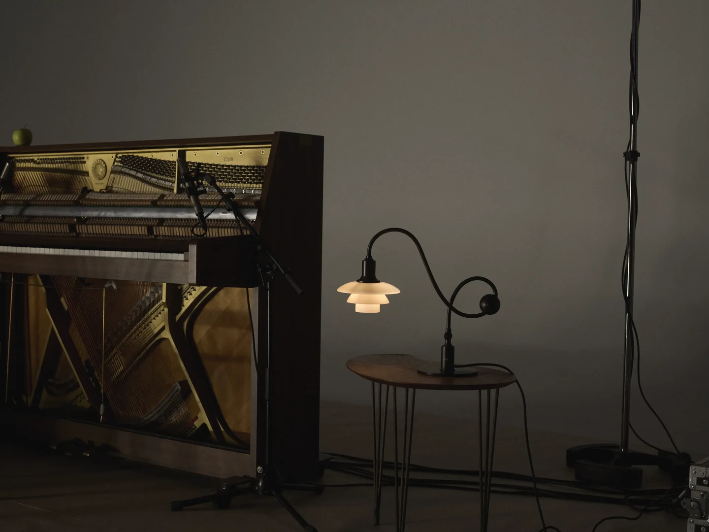 PH Piano рядом с пианино