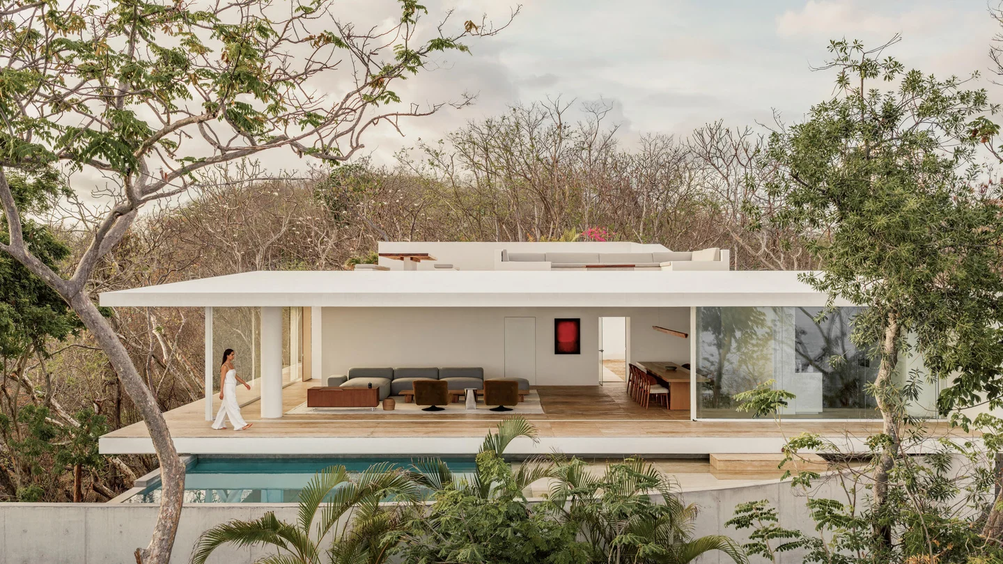 Casa Malonic открывается к океану через круглый двор