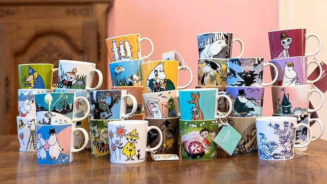 В Тампере выставили все 0,3-литровые кружки Moomin Arabia — рядом с оригиналами Туве Янссон